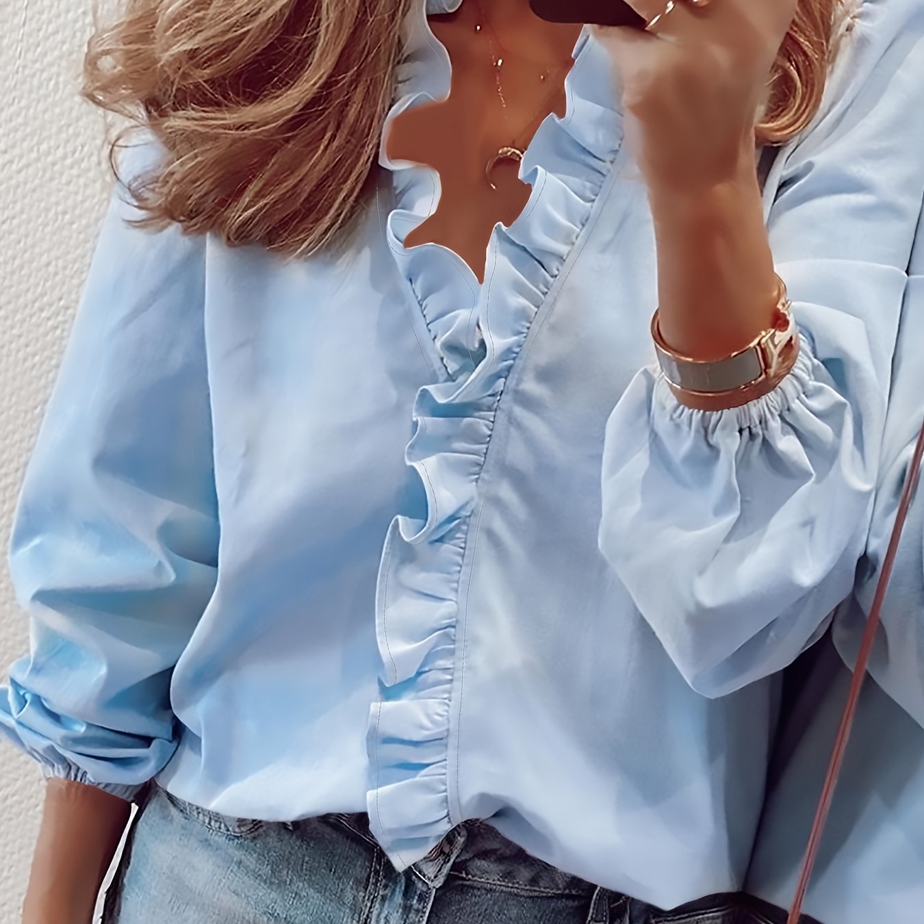 Sina | Romantische Bluse mit V-Ausschnitt und Rüschen